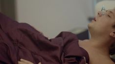 Красивая Мария Шумакова оголила грудь и попу в сериале «Сладкая жизнь» фото #46