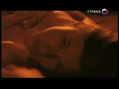 Голая грудь Катерины Шпицы в фильме «Смех в темноте» фото #6