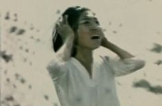 Марина Яковлева немного засветила голую грудь в фильме «Снайперы» фото #6