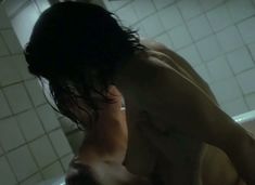 Голая грудь Натальи Негоды в фильме «Снова в СССР» фото #1