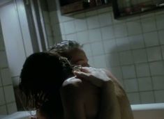 Голая грудь Натальи Негоды в фильме «Снова в СССР» фото #2