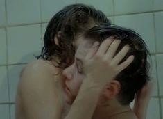 Голая грудь Натальи Негоды в фильме «Снова в СССР» фото #3