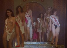 Голая грудь Амалии Мордвиновой в фильме «Сны» фото #8