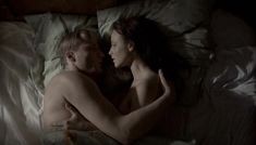 Анна Снаткина оголила грудь в сериале «Сорок третий номер» фото #7