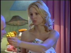 Юлия Пожидаева засветила грудь в сериале «Ставка на жизнь» фото #4