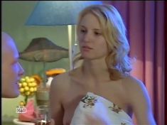 Юлия Пожидаева засветила грудь в сериале «Ставка на жизнь» фото #5