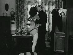 Засвет груди Марины Яковлевой в фильме «Стеклянный лабиринт» фото #3