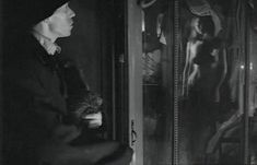 Полностью голая Анжелика Неволина в фильме «Счастливые дни» фото #2