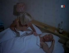 Голая грудь Александры Захаровой в фильме «Сыскное бюро «Феликс»» фото #2