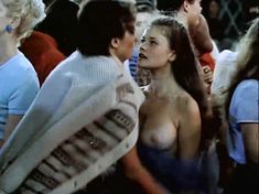 Сочная голая грудь Анны Назарьевой в фильме «Танцплощадка» фото #2