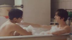 Голая грудь Евгении Игумновой в фильме «Тело будет предано земле, а старший мичман будет петь» фото #7