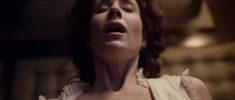 Красивая Ольга Сутулова оголила грудь в сериале «Троцкий» фото #11