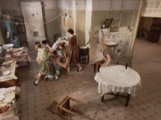 Юлия Куварзина слегка засветила попу в сериале «У каждого своя война» фото #1