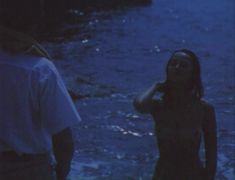 Ольга Кабо показала голую грудь в фильме «Убийство в «Саншайн-Менор»» фото #3