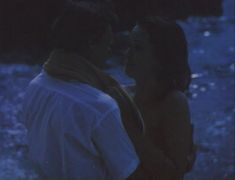 Ольга Кабо показала голую грудь в фильме «Убийство в «Саншайн-Менор»» фото #7