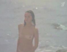 Ольга Кабо показала голую грудь в фильме «Убийство в «Саншайн-Менор»» фото #9