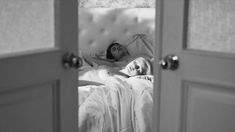 Полностью голая Юлия Пересильд в фильме «Уик-энд» фото #1