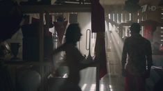 Таисия Шипилова засветила голую грудь в сериале «Учителя» фото #1