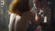 Таисия Шипилова засветила голую грудь в сериале «Учителя» фото #7