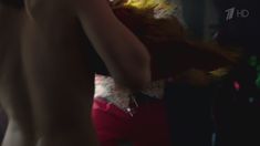 Таисия Шипилова засветила голую грудь в сериале «Учителя» фото #8