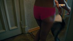 Красотка Анастасия Акатова засветила грудь в сериале «Физрук» фото #1