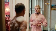 Красотка Анастасия Акатова засветила грудь в сериале «Физрук» фото #7