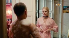 Красотка Анастасия Акатова засветила грудь в сериале «Физрук» фото #8