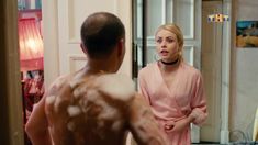 Красотка Анастасия Акатова засветила грудь в сериале «Физрук» фото #9