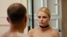 Красотка Анастасия Акатова засветила грудь в сериале «Физрук» фото #14