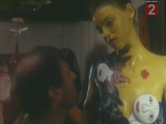 Юлия Вознесенская оголила грудь и попу в фильме «Цветы календулы» фото #8