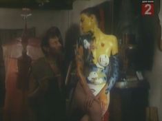 Юлия Вознесенская оголила грудь и попу в фильме «Цветы календулы» фото #14