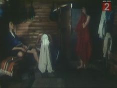 Юлия Вознесенская оголила грудь и попу в фильме «Цветы календулы» фото #18