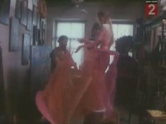 Юлия Вознесенская оголила грудь и попу в фильме «Цветы календулы» фото #26