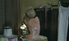 Голая попа Александры Яковлевой в фильме «Человек с Бульвара Капуцинов» фото #3
