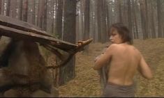 Дарья Повереннова показала голую грудь в сериале «Чистые ключи» фото #29