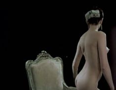 Красивая Ирина Безрукова оголила грудь и попу в фильме «Шоу-бой» фото #8