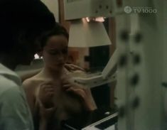 Голая грудь Елены Кориковой в фильме «Я обещала, я уйду...» фото #10