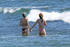 Милая Белла Торн засветила грудь на Гавайях фото #5