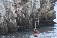 Эротичная Эльза Хоск в сексуальном бикини в Каннах