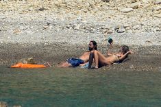 Красотка Хайди Клум топлесс на пляже в Италии фото #2