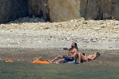 Красотка Хайди Клум топлесс на пляже в Италии фото #6