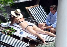 Сладкая попка Марии Шараповой в бикини на отдыхе в Италии фото #3