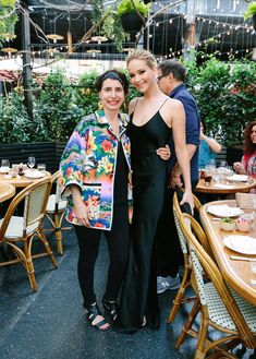 Торчащие соски Дженнифер Лоуренс сквозь платье на мероприятии в Нью-Йорке фото #4