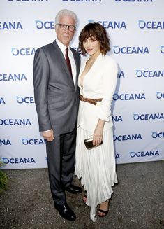 Глубокое декольте Кэтрин МакФи на публичном мероприятии фото #9