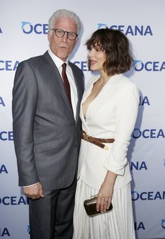 Глубокое декольте Кэтрин МакФи на публичном мероприятии фото #12