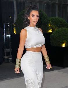 Безумно сексуальная Ким Кардашьян без лифчика на CFDA Fashion Awards фото #1