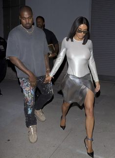 Пышногрудая Ким Кардашьян без лифчика на свидании