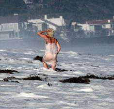 Красотка Леди Гага в прозрачном наряде на пляже Нью-Йорка фото #18