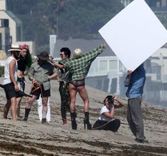 Красотка Леди Гага в прозрачном наряде на пляже Нью-Йорка фото #22