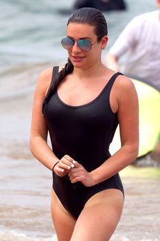 Красотка Лиа Мишель  в сексуальном купальнике на Гавайях фото #2